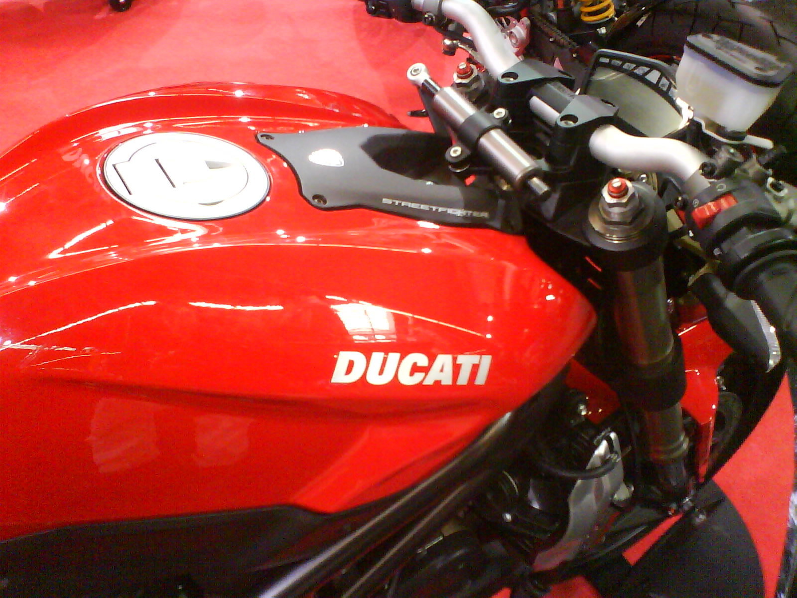 Ducati Streetfighter: Hitam Jauh Lebih Garang  Motorklassikku