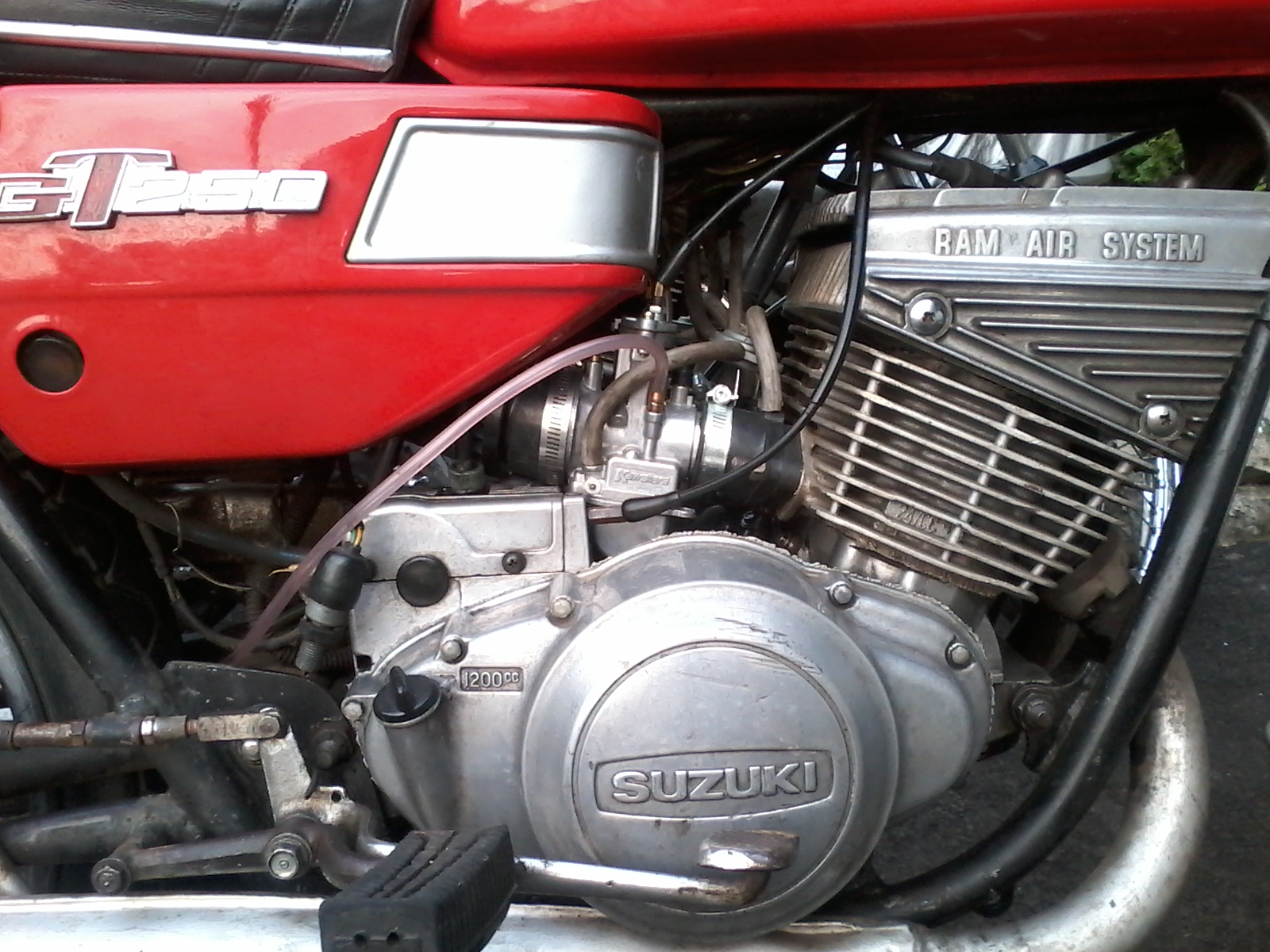 Suzuki GT250 2 Silinder 250cc Alternatif Gan Motorklassikku